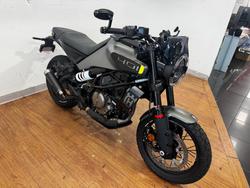 2024 Husqvarna SVARTPILEN 401 Black