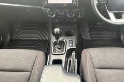 2025 Toyota Hilux SR