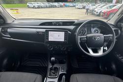 2025 Toyota Hilux SR