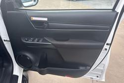 2025 Toyota Hilux SR