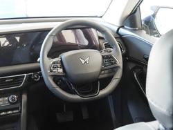 2025 Mahindra XUV700 AX7L