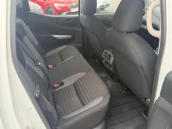 2022 Nissan Navara SL