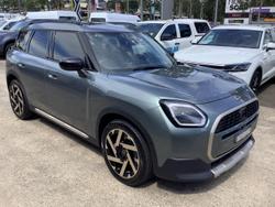 2024 MINI Countryman C Favoured