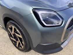 2024 MINI Countryman C Favoured