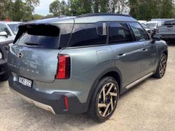 2024 MINI Countryman C Favoured