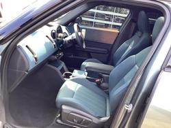 2024 MINI Countryman C Favoured