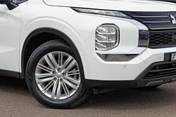 2023 Mitsubishi Outlander ES