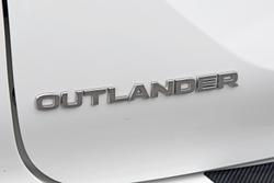 2023 Mitsubishi Outlander ES
