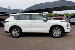 2023 Mitsubishi Outlander ES