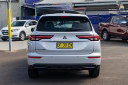 2022 Mitsubishi Outlander ES