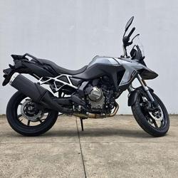 Suzuki V-Strom 800