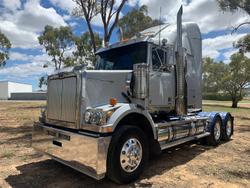 2018 Western Star 4800 Series 4800 FXB Silver