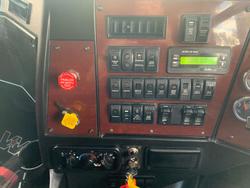 2018 Western Star 4800 Series 4800 FXB Silver