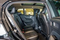 2022 Volvo XC40 Ultimate B5 Dark
