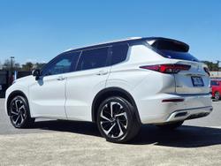 2022 Mitsubishi Outlander Exceed