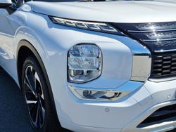 2022 Mitsubishi Outlander Exceed