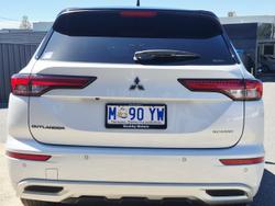 2022 Mitsubishi Outlander Exceed