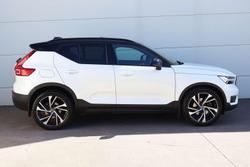 2022 Volvo XC40 T5 R-Design