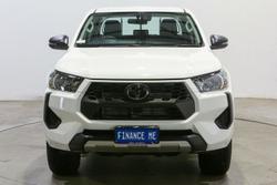 2025 Toyota Hilux SR