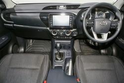 2025 Toyota Hilux SR