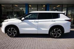 2023 Mitsubishi Outlander Exceed