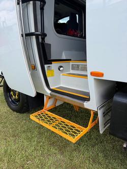 2020 Isuzu Nps Atw White