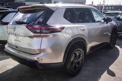 2025 Nissan X-TRAIL ST-L