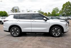 2025 Mitsubishi Outlander LS