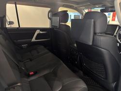 2020 Toyota LANDCRUISER LC200 4.5L T/D A/T Sahara 7 Seat (Beige Trim)