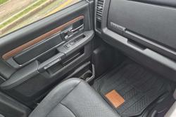 2019 RAM 1500 Laramie DS MY19 4X4 Dual Range Bright White