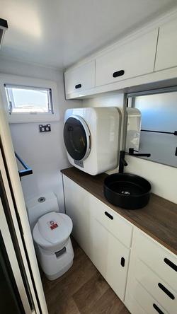 2026 JB Caravans Gator X 18'6 Club Lounge