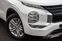 2022 Mitsubishi Outlander LS