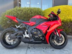 Honda CBR1000RR (fireblade)
