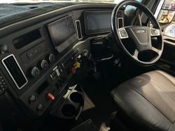 2022 Freightliner Cascadia 126 White