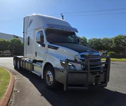 2021 Freightliner Cascadia WHITE