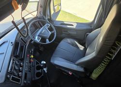 2021 Freightliner Cascadia WHITE