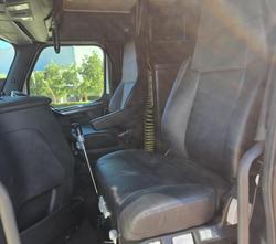 2021 Freightliner Cascadia WHITE