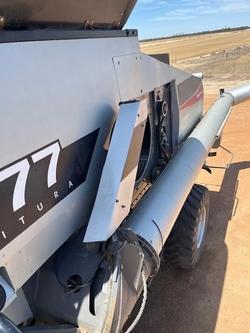 2013 Gleaner S77 Harvester & 40' Dynaflex 9250 Front