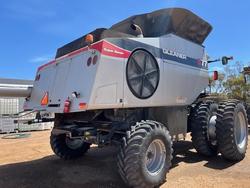 2013 Gleaner S77 Harvester & 40' Dynaflex 9250 Front