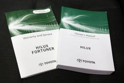 2025 Toyota Hilux SR