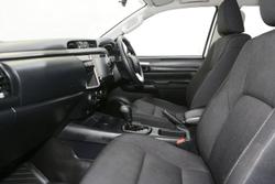 2025 Toyota Hilux SR