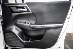 2025 Mitsubishi Outlander ES