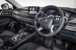 2025 Mitsubishi Outlander ES