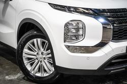 2025 Mitsubishi Outlander ES