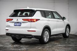 2025 Mitsubishi Outlander ES