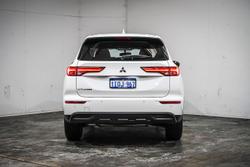 2025 Mitsubishi Outlander ES