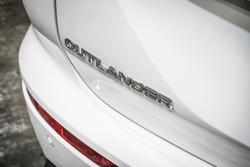 2025 Mitsubishi Outlander ES