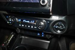 2021 Toyota Hilux SR5