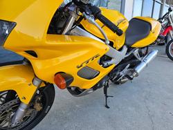 1998 Honda VTR1000F (FIRESTORM) Yellow