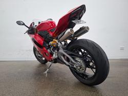 2025 DUCATI PANIGALE V2 S Red